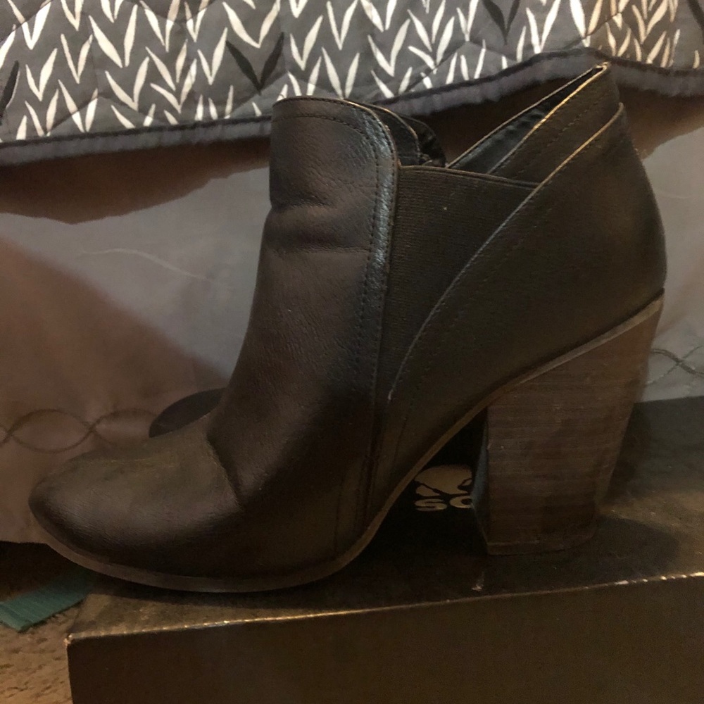 Fergalicious booties, size 9